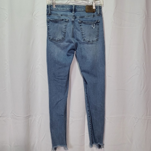 Lucky Brand Women's Light Wash Distressed Ava Skinny Jeans Raw Hem Size 4/27 GUC - Picture 11 of 14